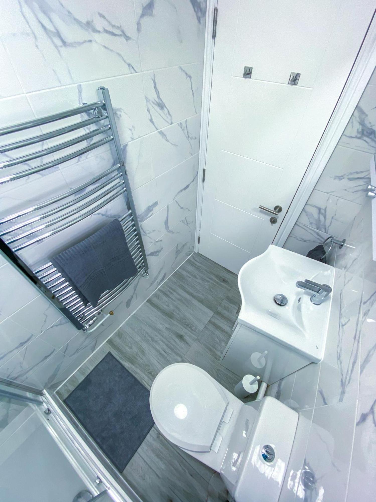 Stylish 1 Bedroom Flat - 5 Guest London- F1 Екстериор снимка